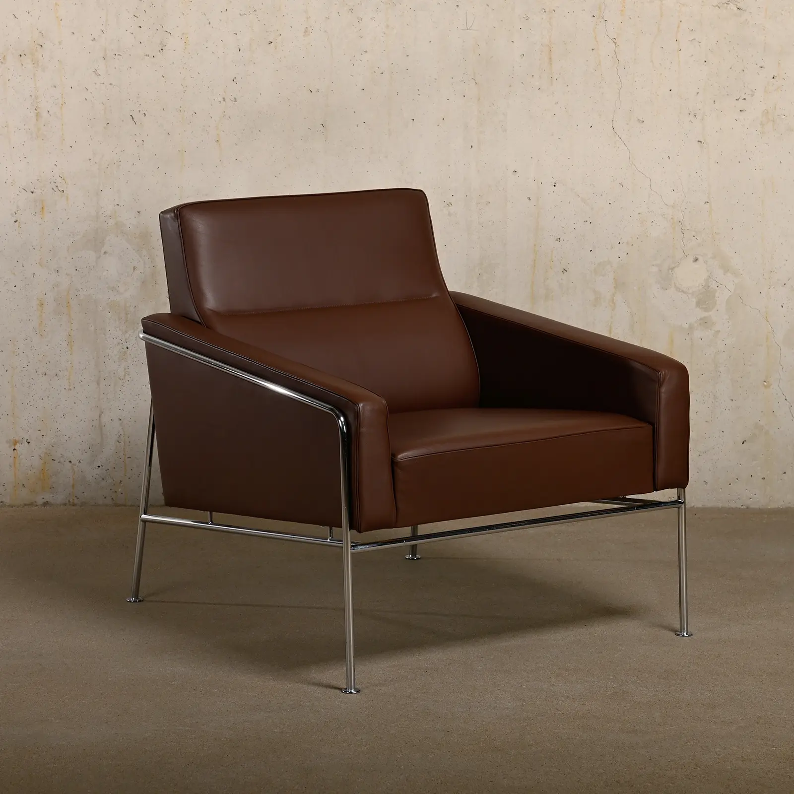 Arne Jacobsen Lounge Chair 3300 Series Chestnut Leather Fritz Hansen