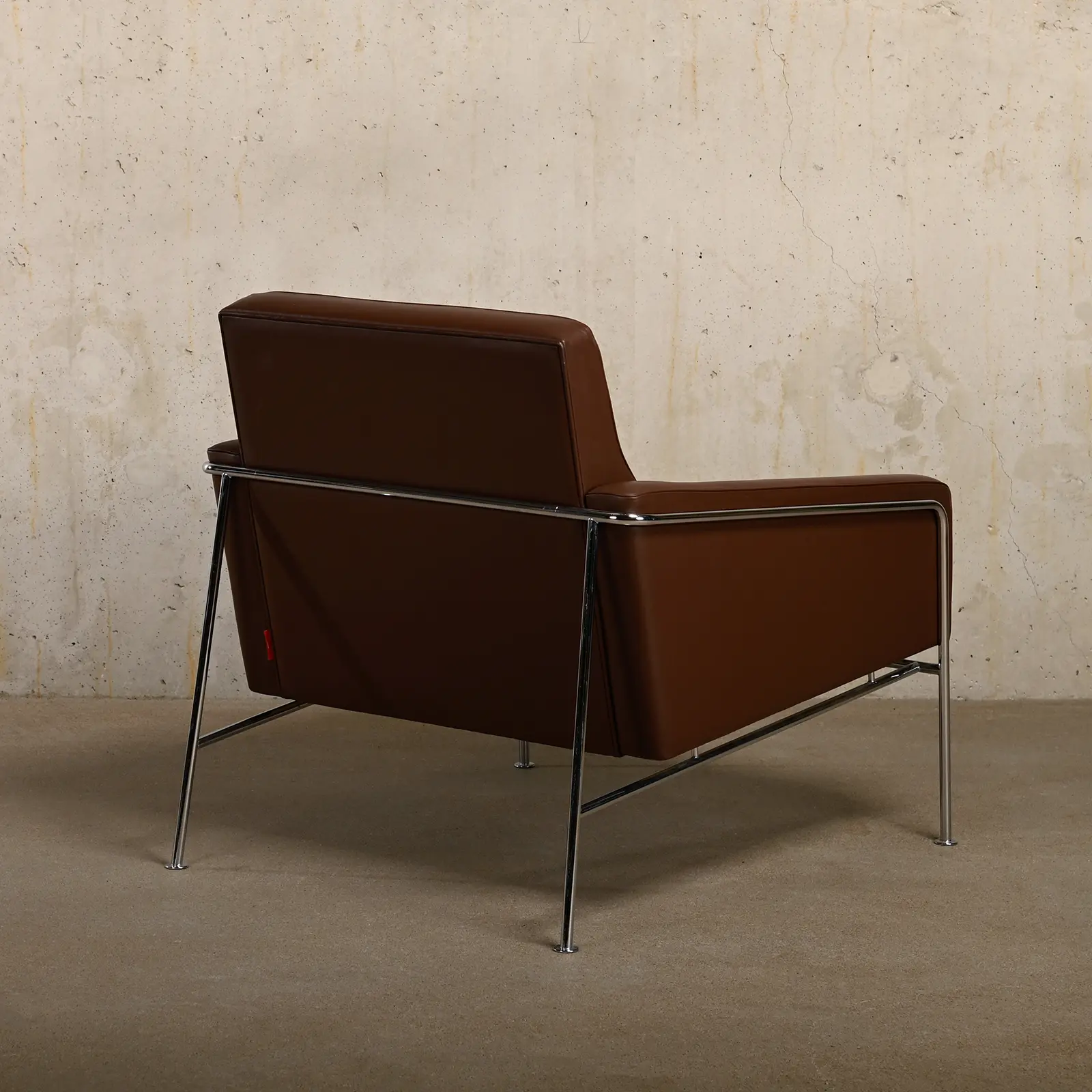 Arne Jacobsen Lounge Chair 3300 Series Chestnut Leather Fritz Hansen