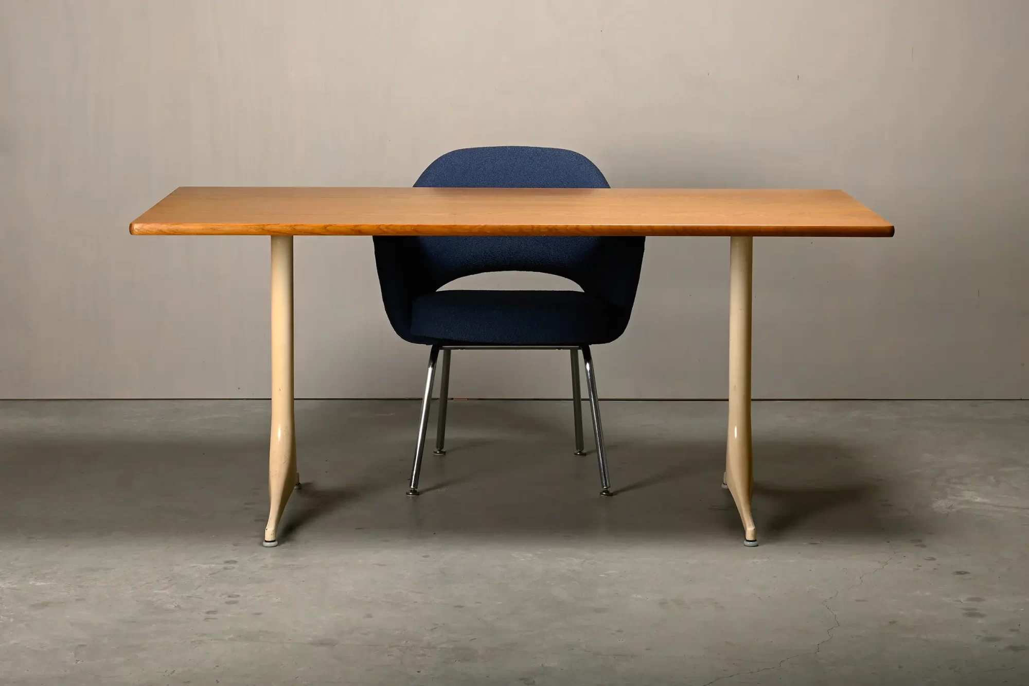 George Nelson Pedestal Table with Oak table top for Herman Miller and Vitra