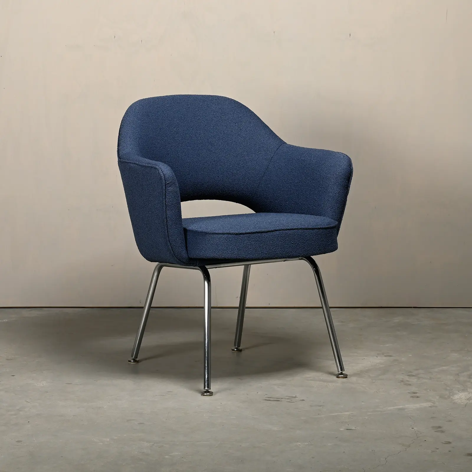 Eero Saarinen Executive Armchair