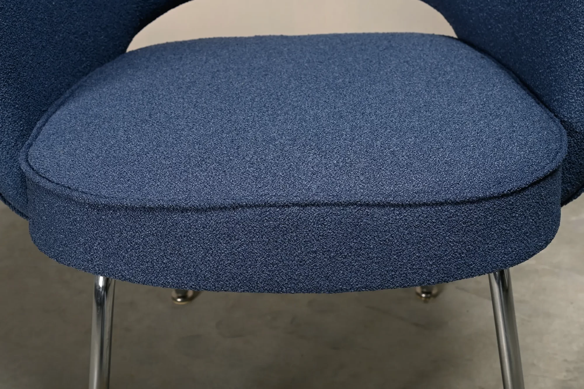 Saarinen Executive Armchair in Blue Fabric, Knoll International