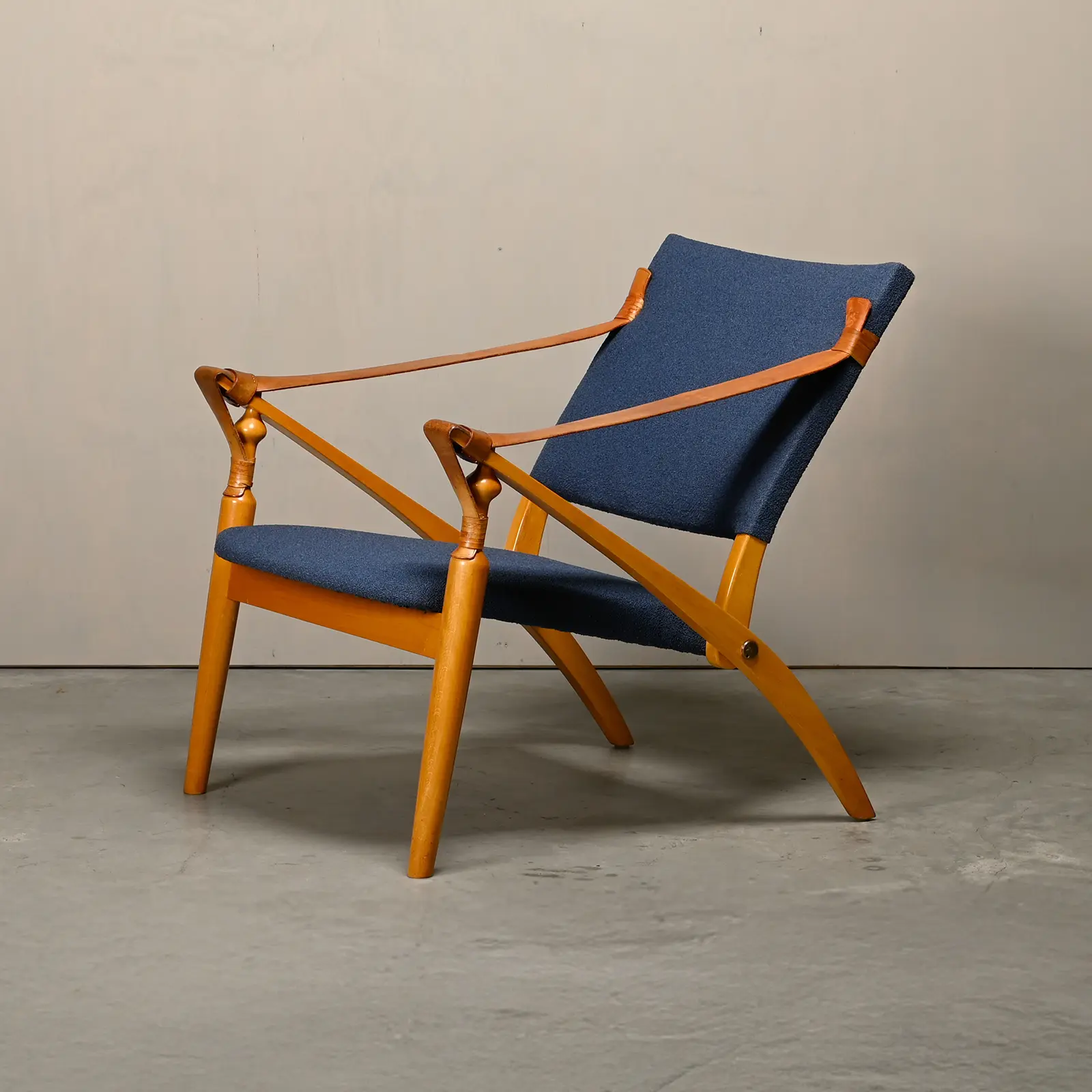 Scandinavian Modern Foldable Safari Lounge Chair