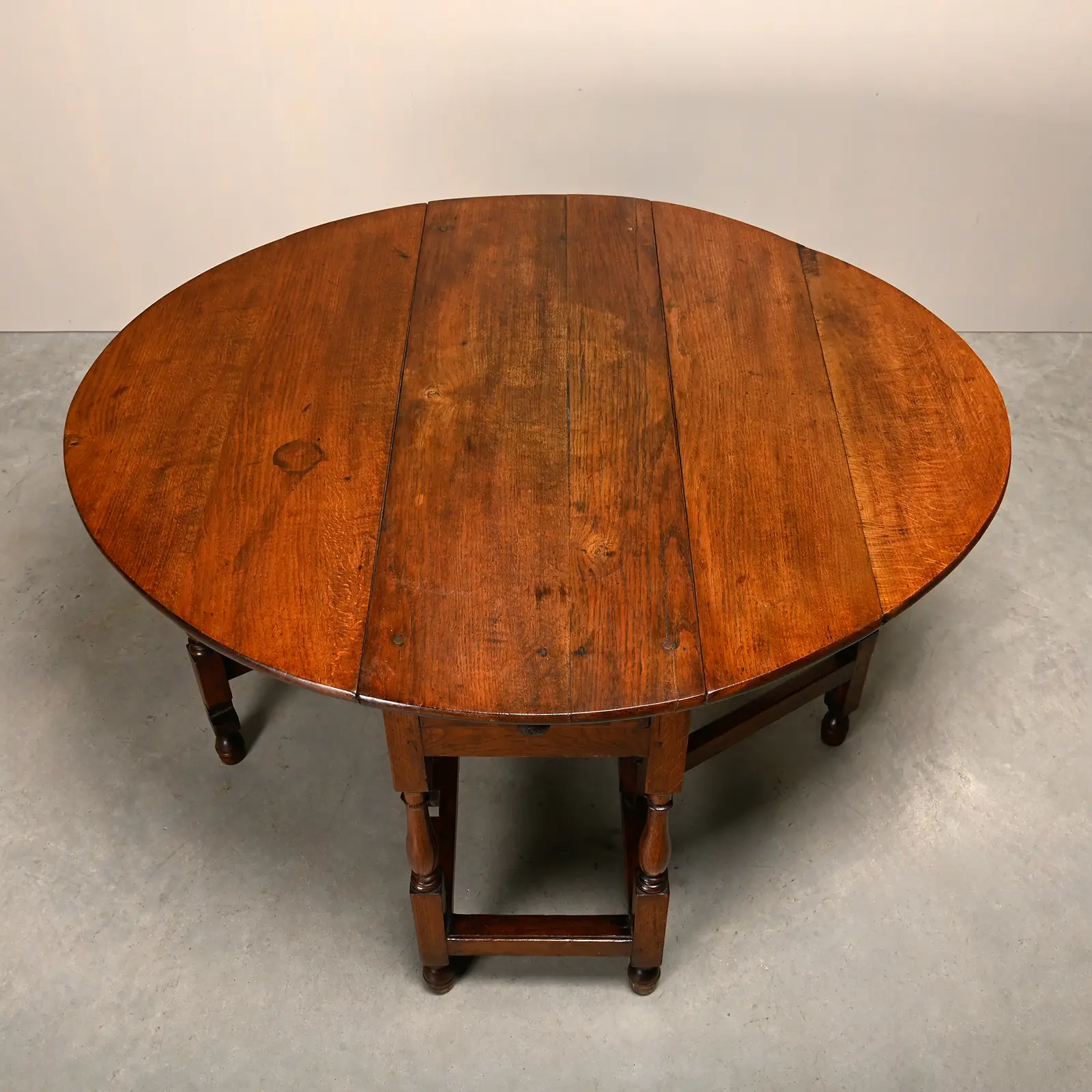 Antique English oval Gateleg Table with drawer in solid Oak, Late 19th Century