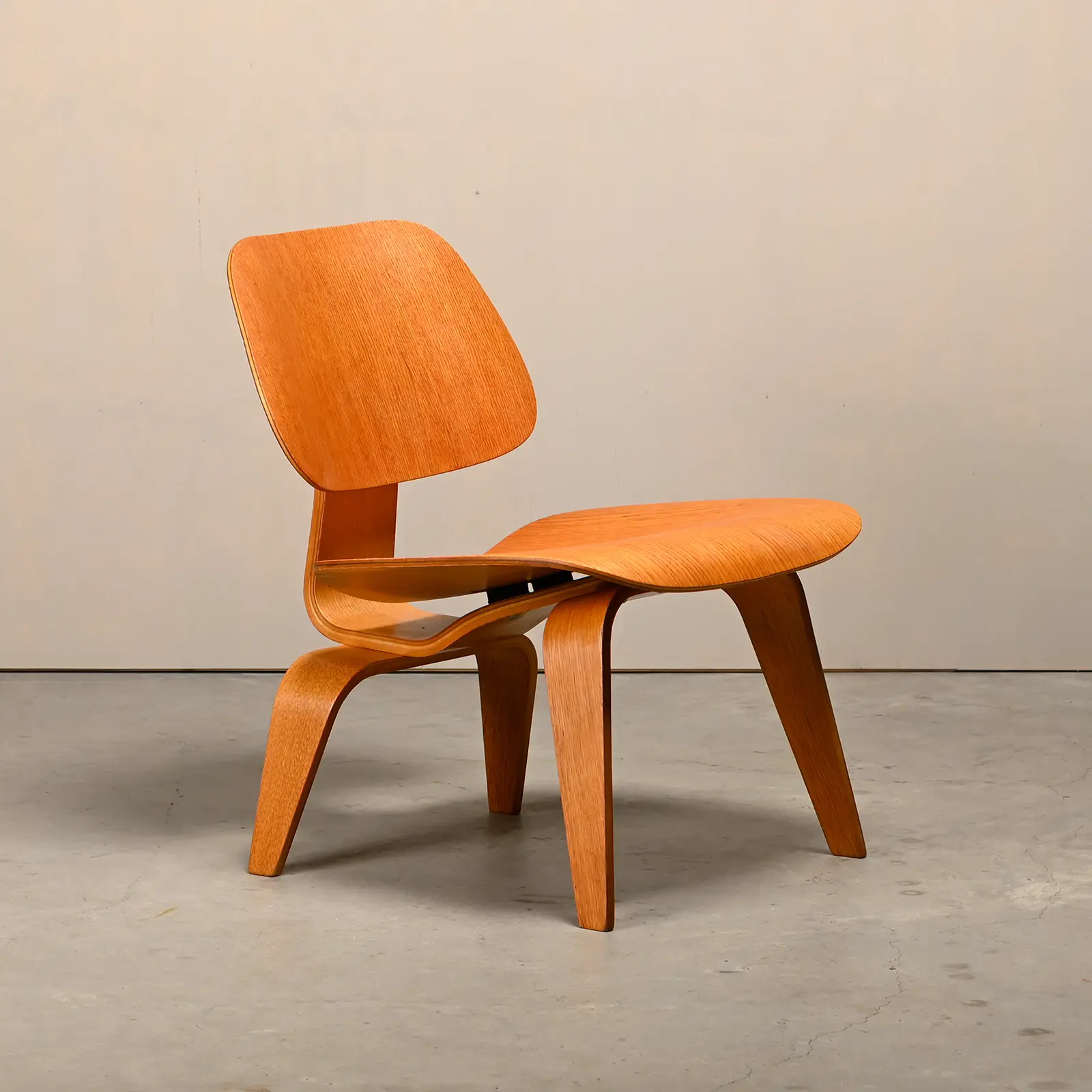 Charles & Ray Eames LCW Ash 1951