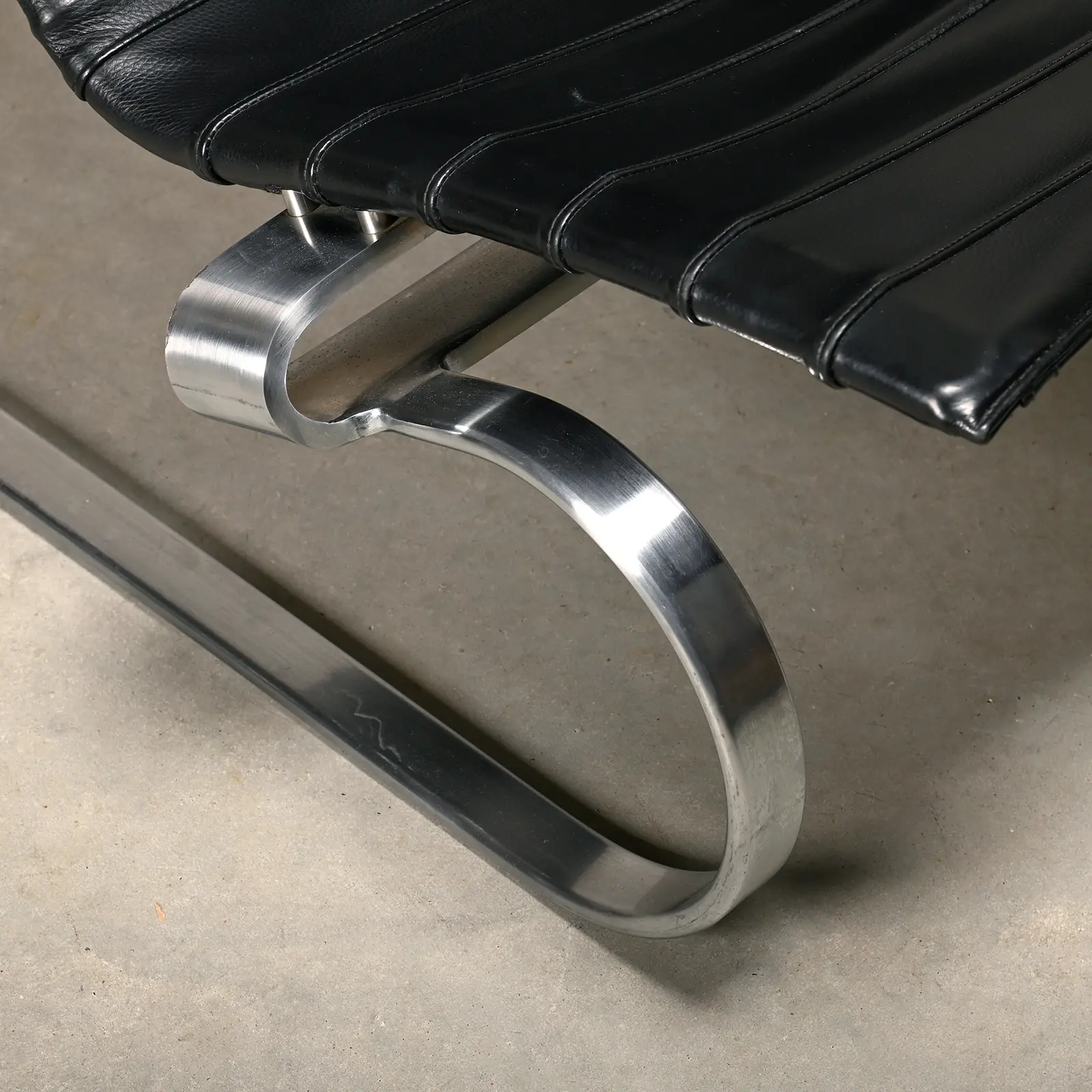 Poul Kjærholm PK20 Lounge Chair