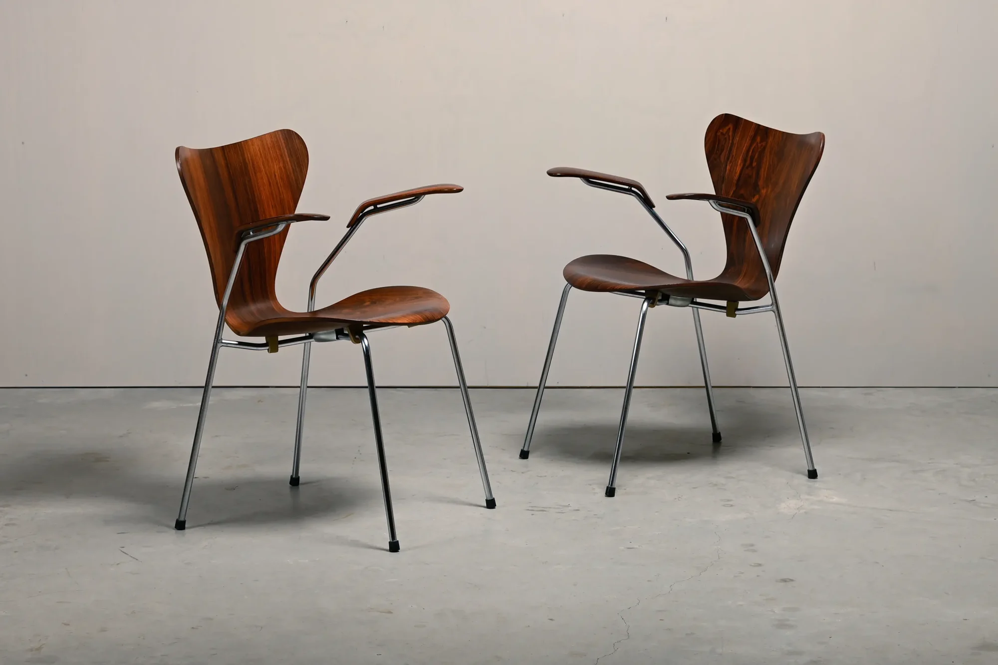 Arne Jacobsen Series 7 Armchair in Rosewood for Fritz Hansen Denmark 1960s