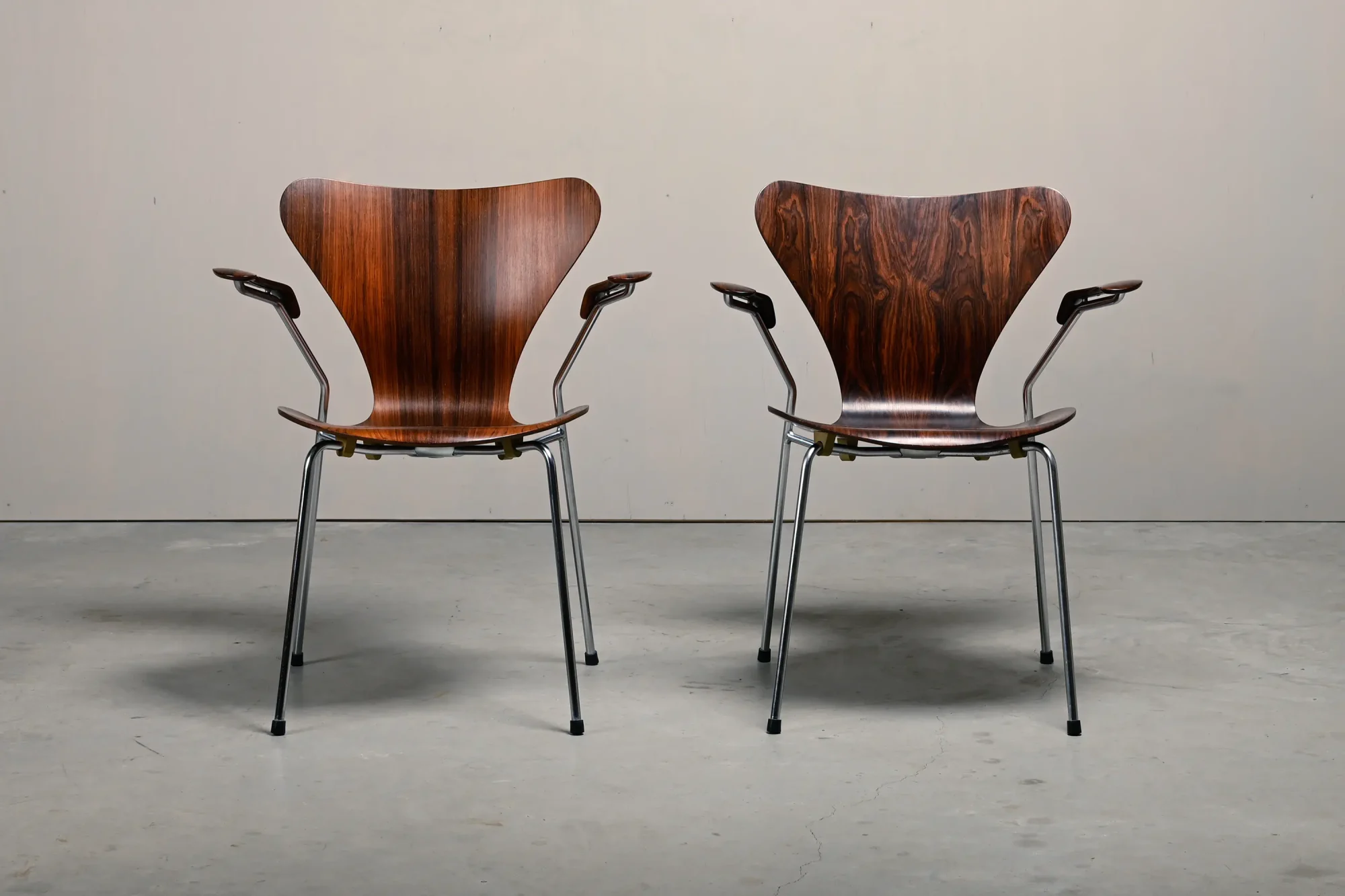 Arne Jacobsen Series 7 Armchair in Rosewood for Fritz Hansen Denmark 1960s
