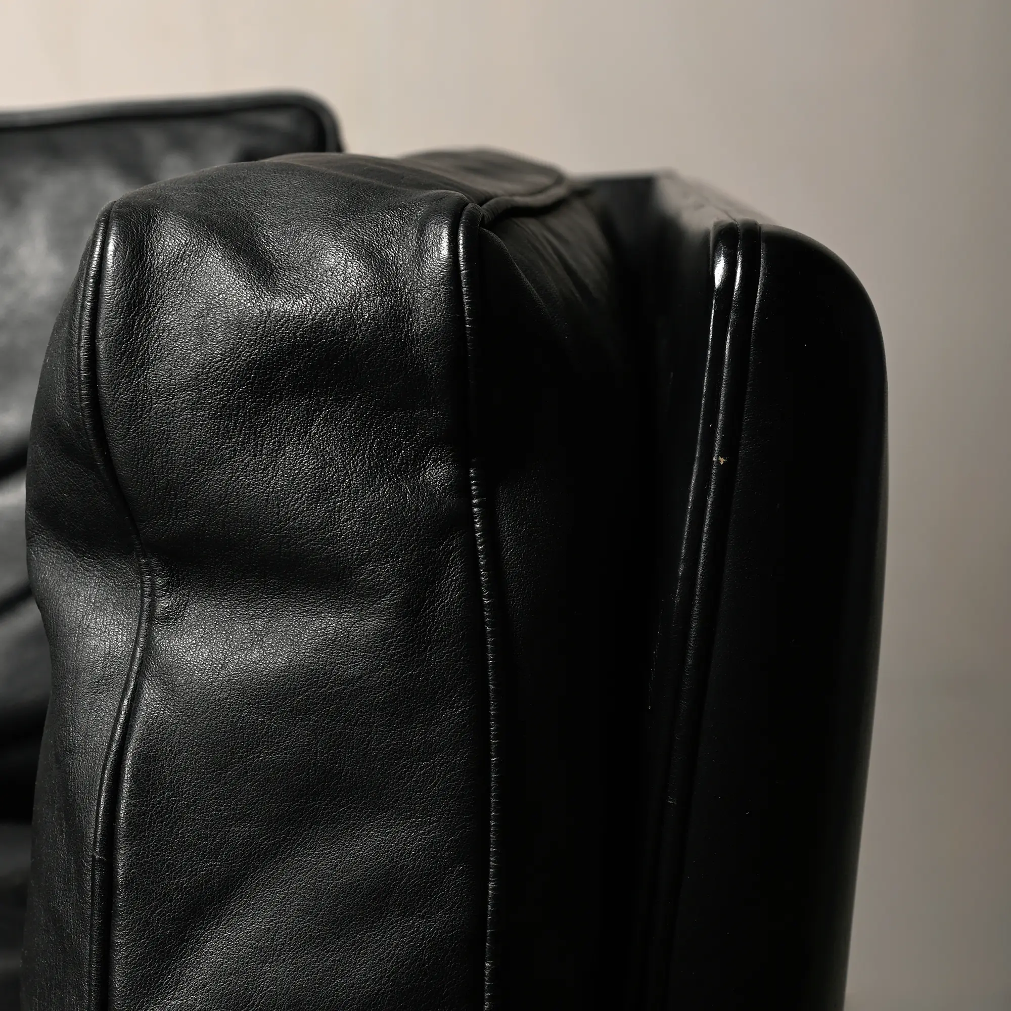 Illum Wikkelsø Three-Seater Sofa Model V11 in Black Leather, Denmark 1960s