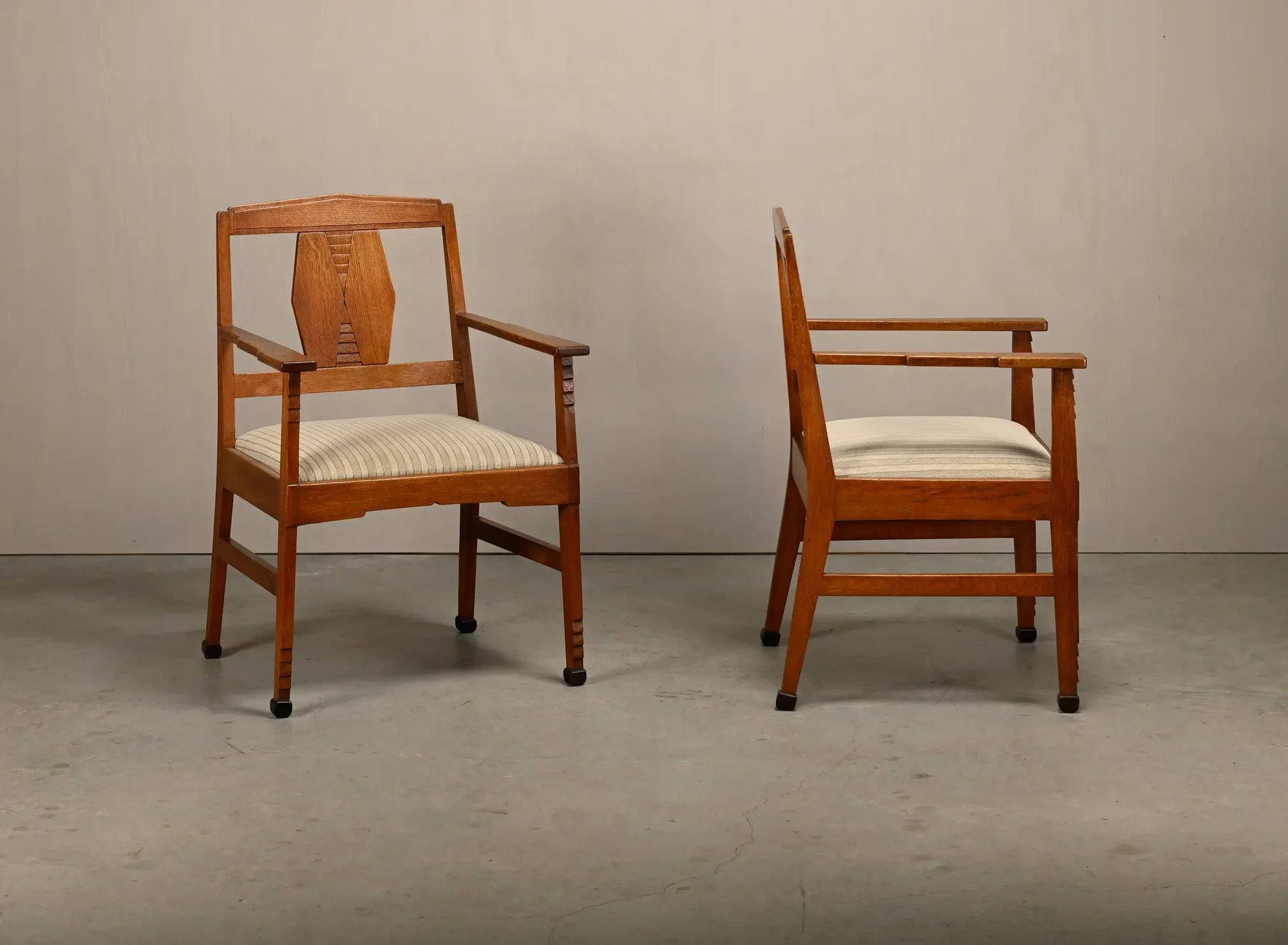 Vintage armchairs in solid oak and striped fabric