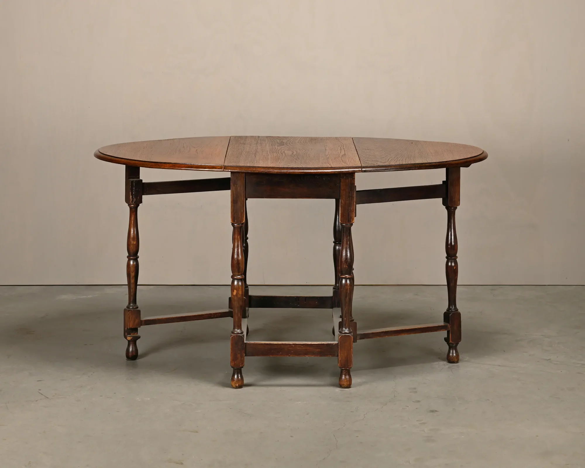 Antique English oval Gateleg Table in solid Oak, Late 19th Century