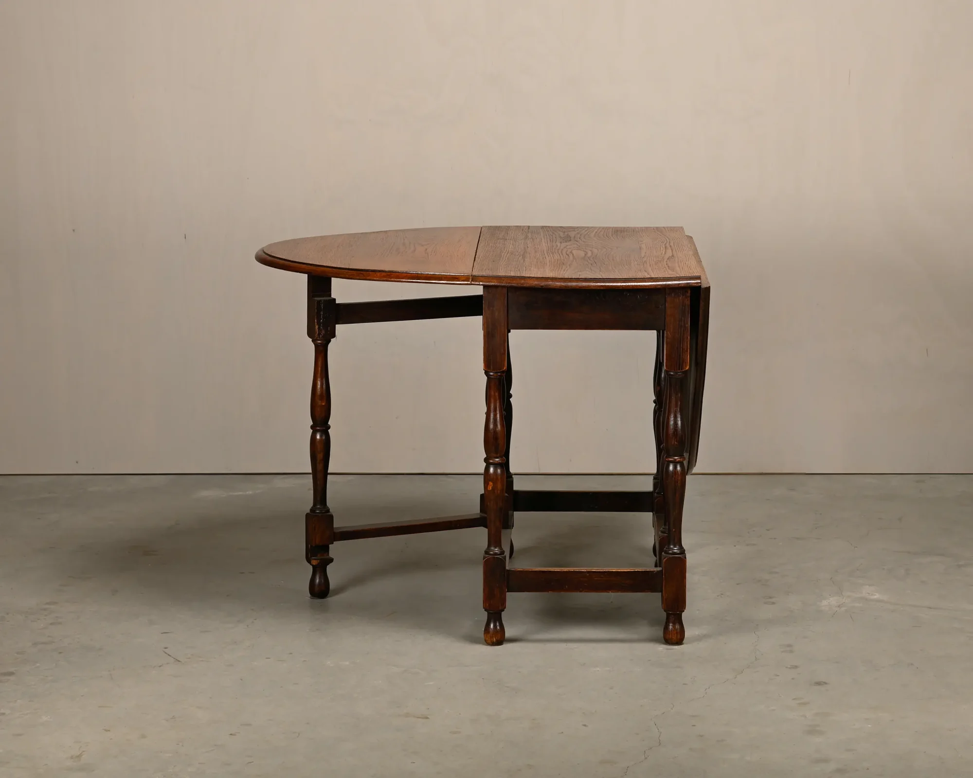 Antique English oval Gateleg Table in solid Oak, Late 19th Century