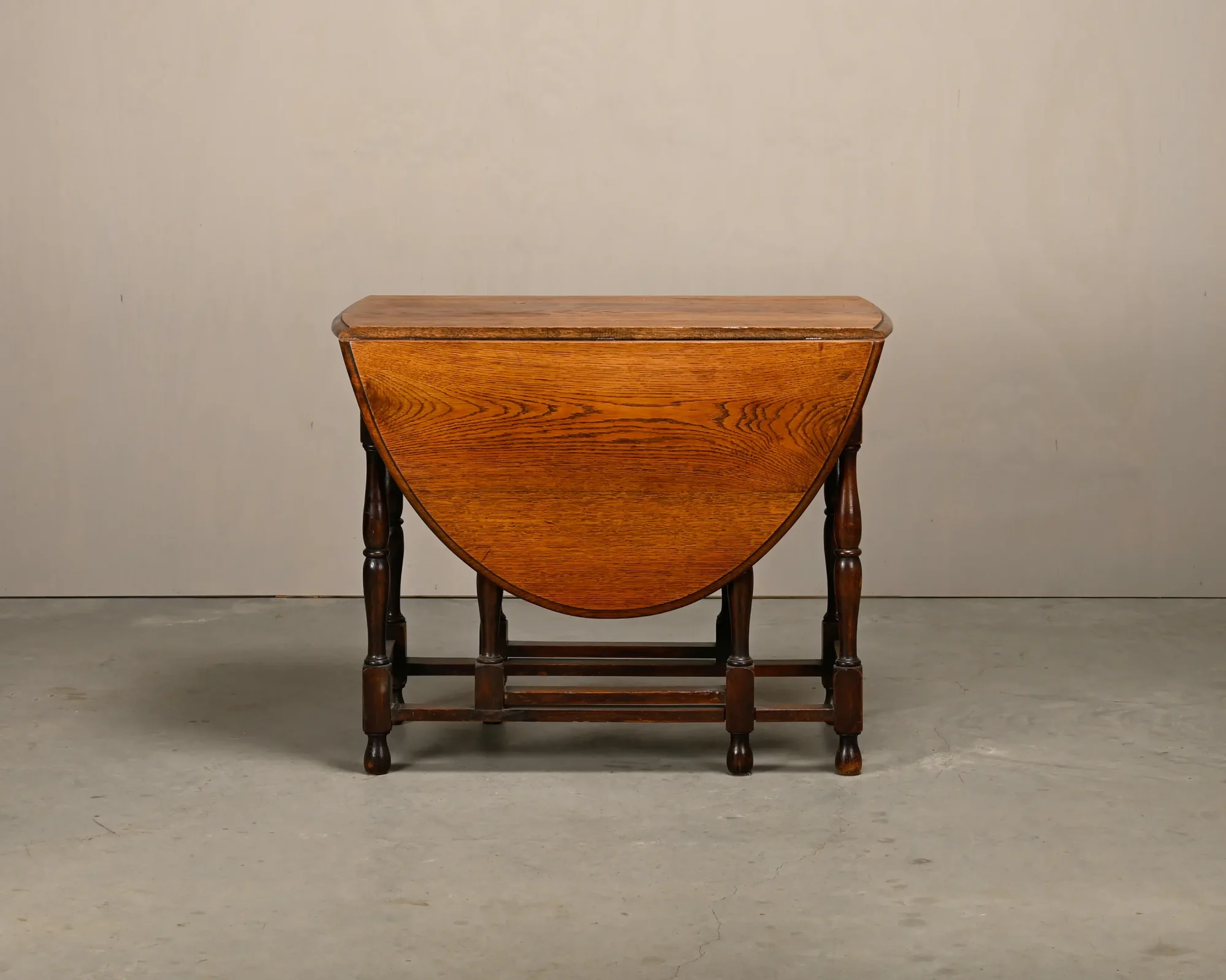 Antique English oval Gateleg Table in solid Oak, Late 19th Century