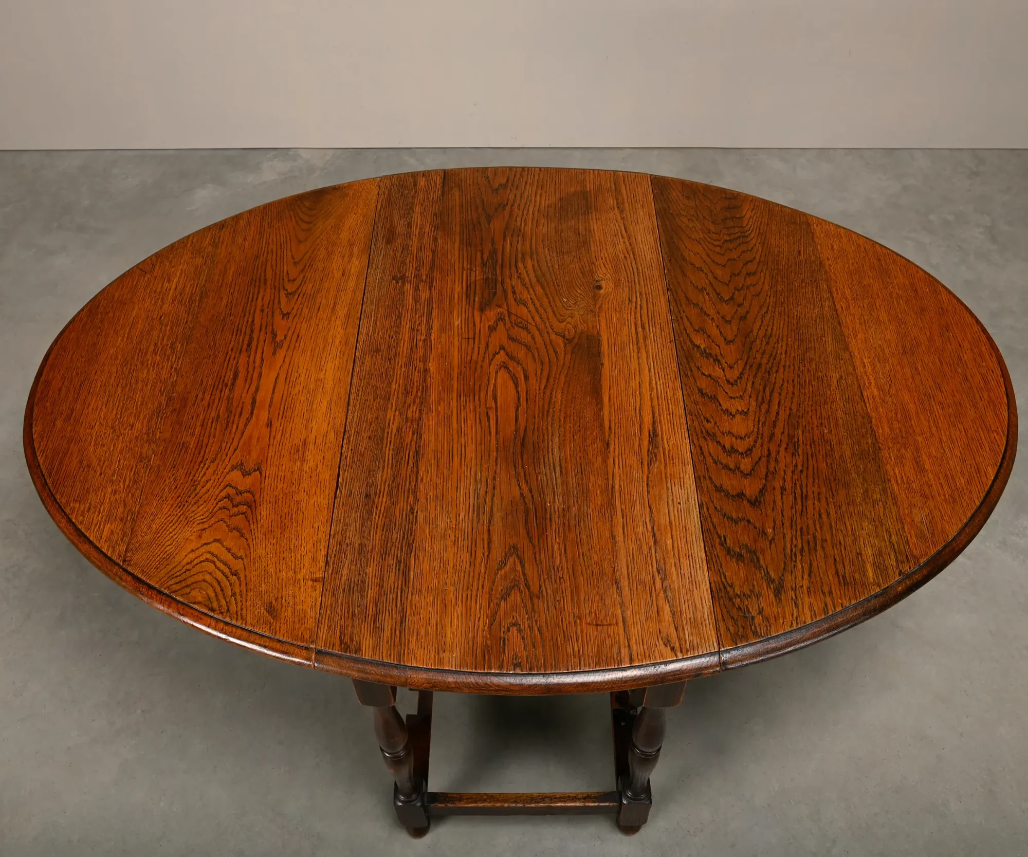Antique English oval Gateleg Table in solid Oak, Late 19th Century