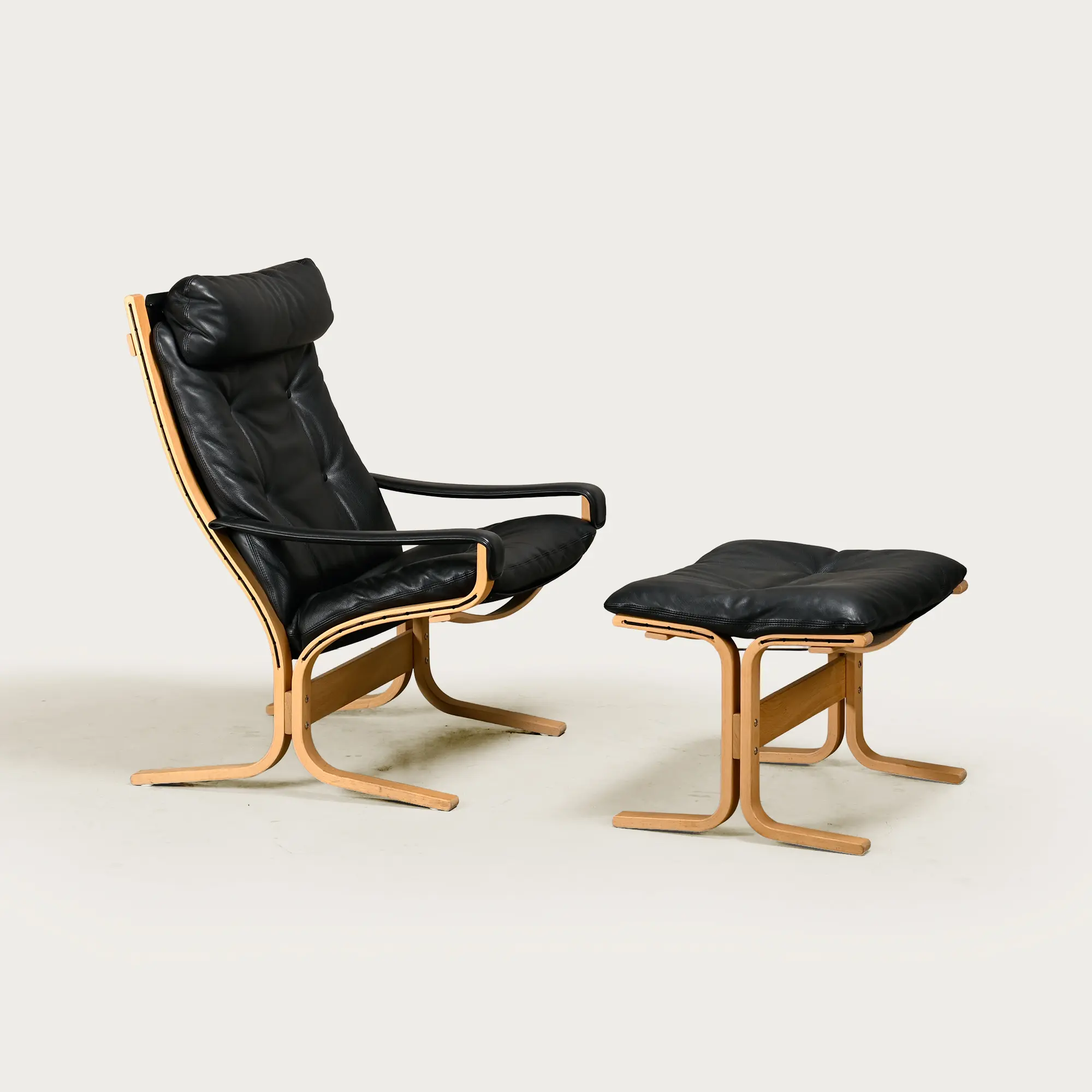 Rybo Westnofa Siesta Lounge Chair in naturel Oak and Black Leather