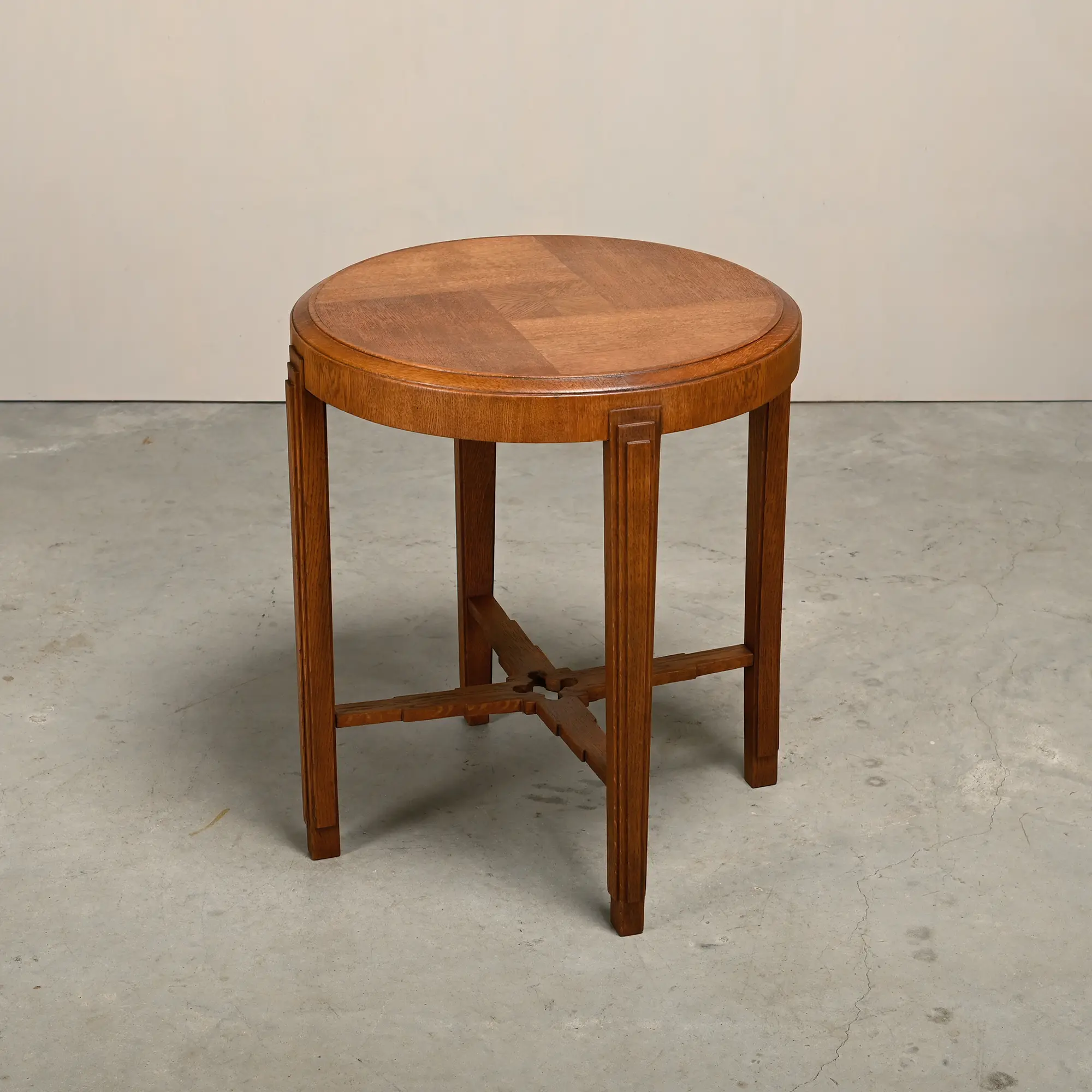 Dutch Art Deco Amsterdam School side table of solid and veneered oak, 1930s
