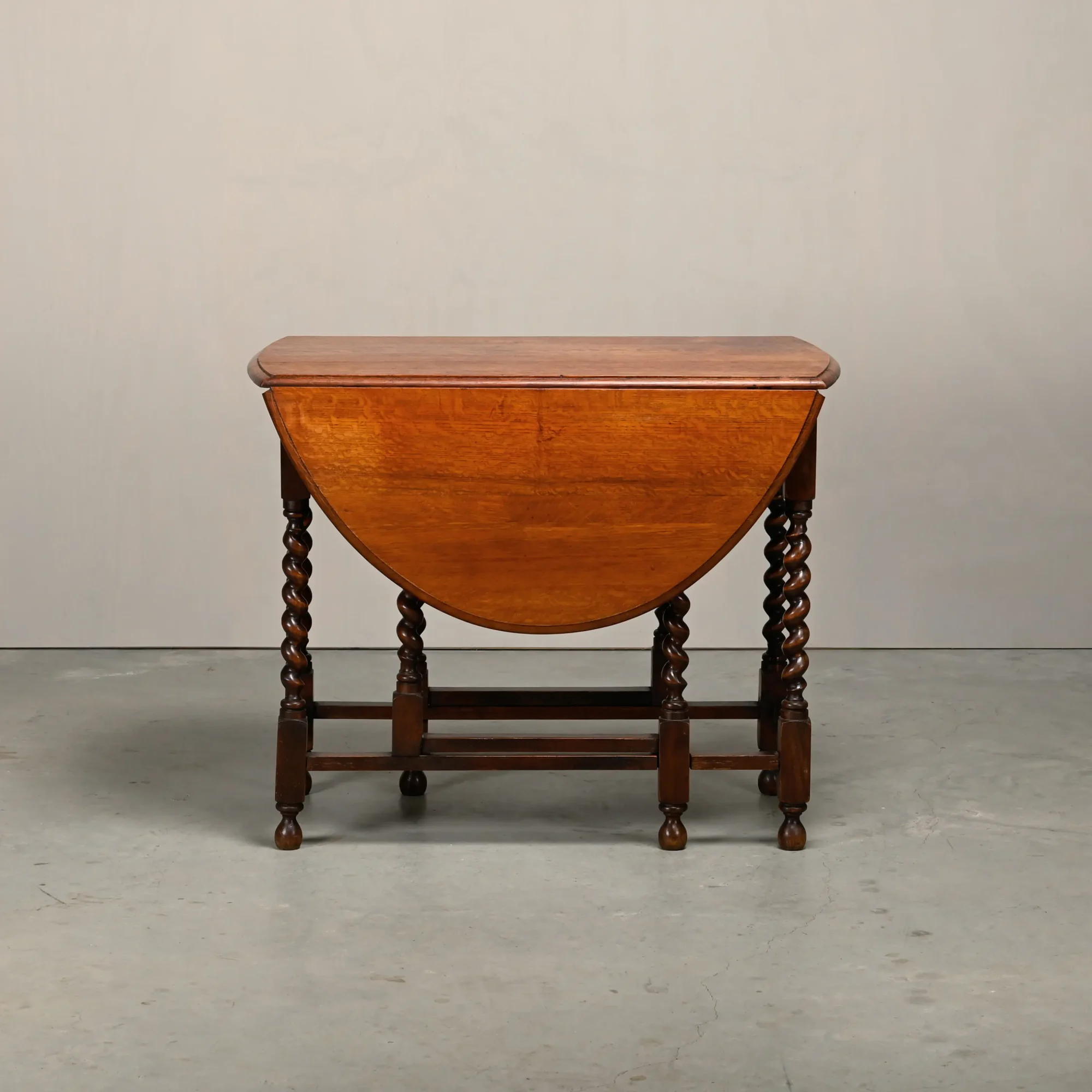 Antique English oval Gateleg Table in solid Oak and turned legs, 19th Century